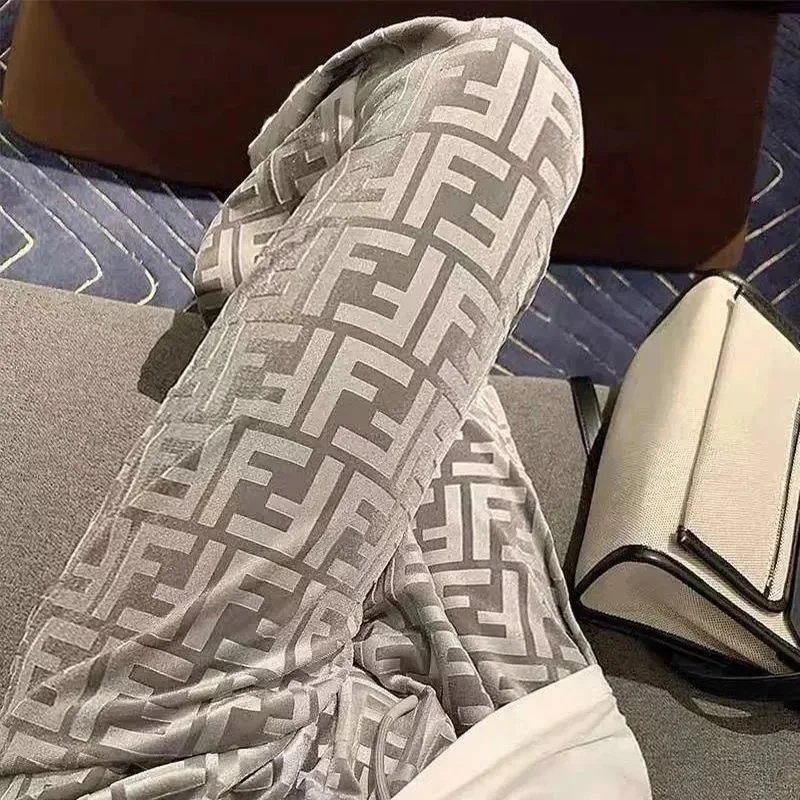 灰色