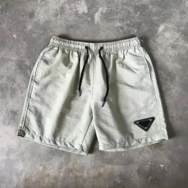 灰色