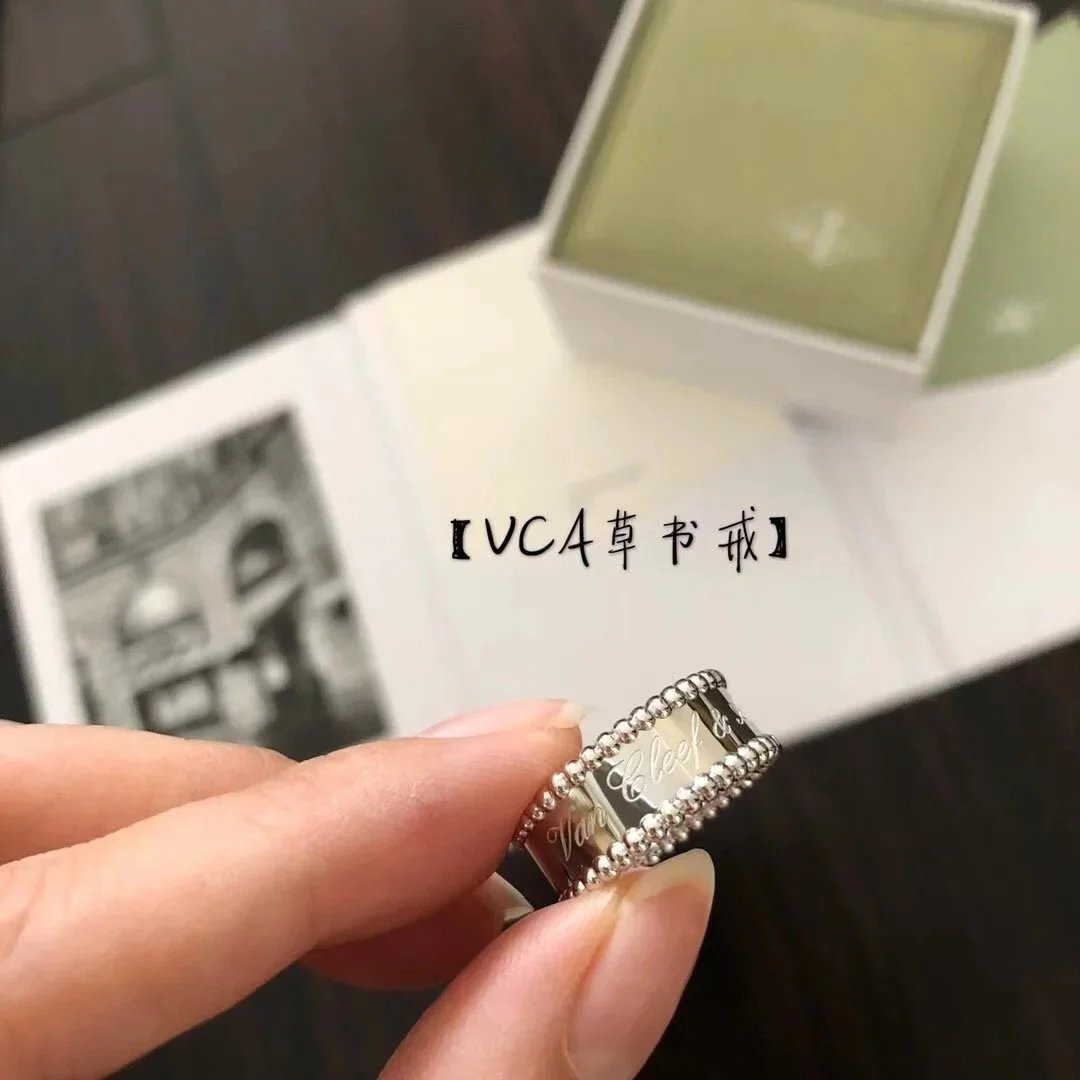 27V*a*n C*l*e* & A*r*p*e*l*