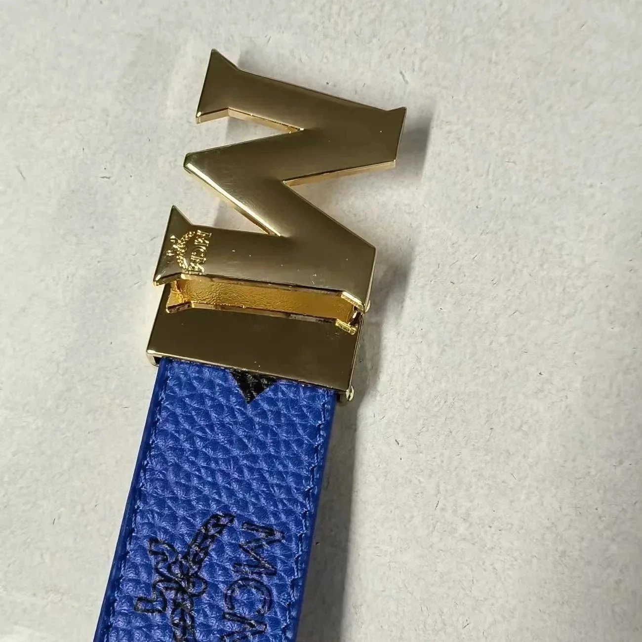 蓝色 金扣