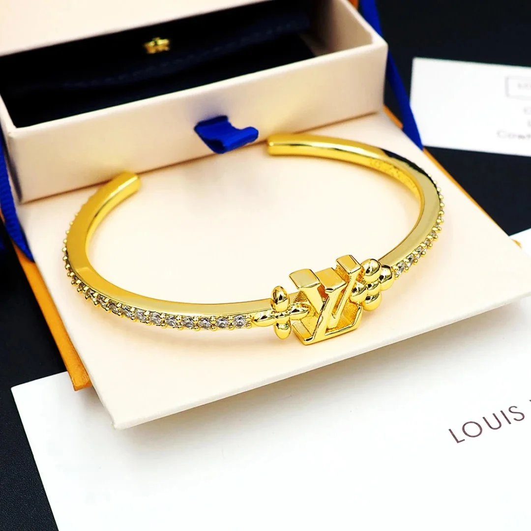 1 字母满钻手镯