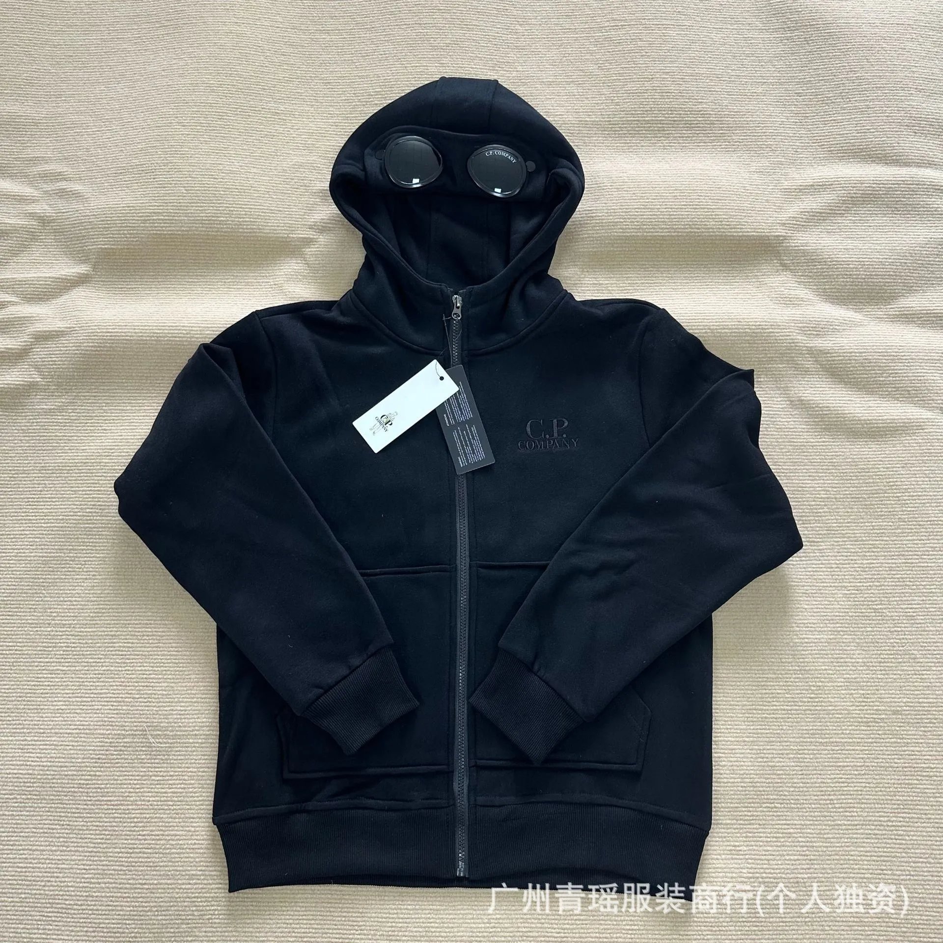黑色