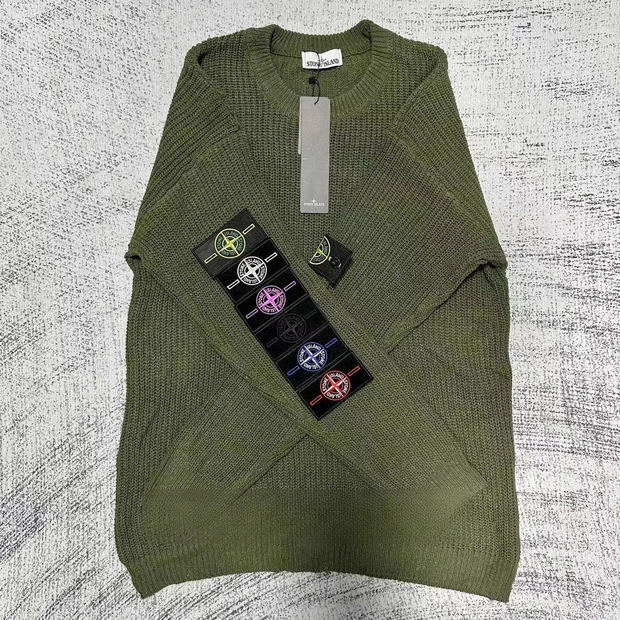 深绿色