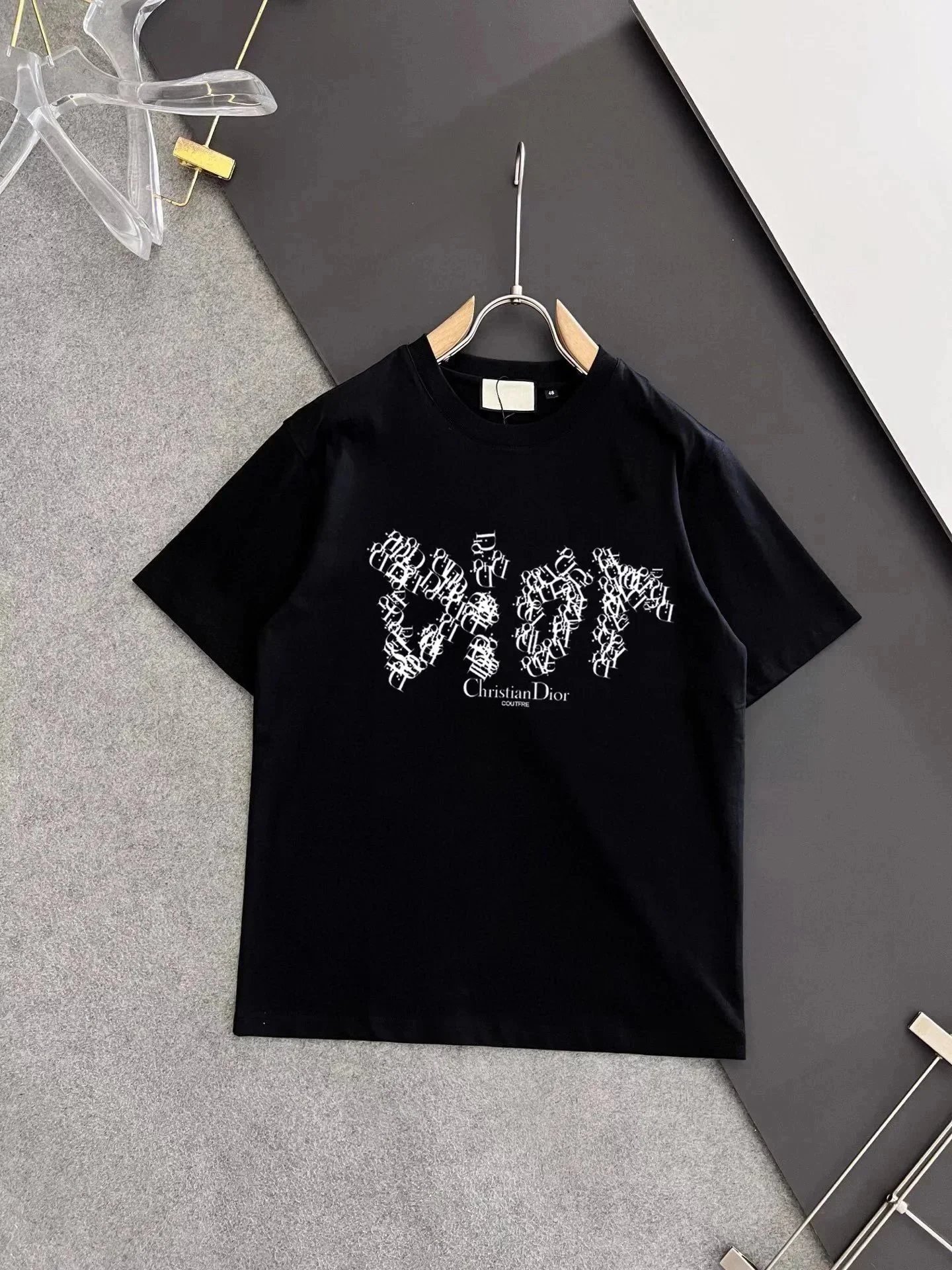 16黑色