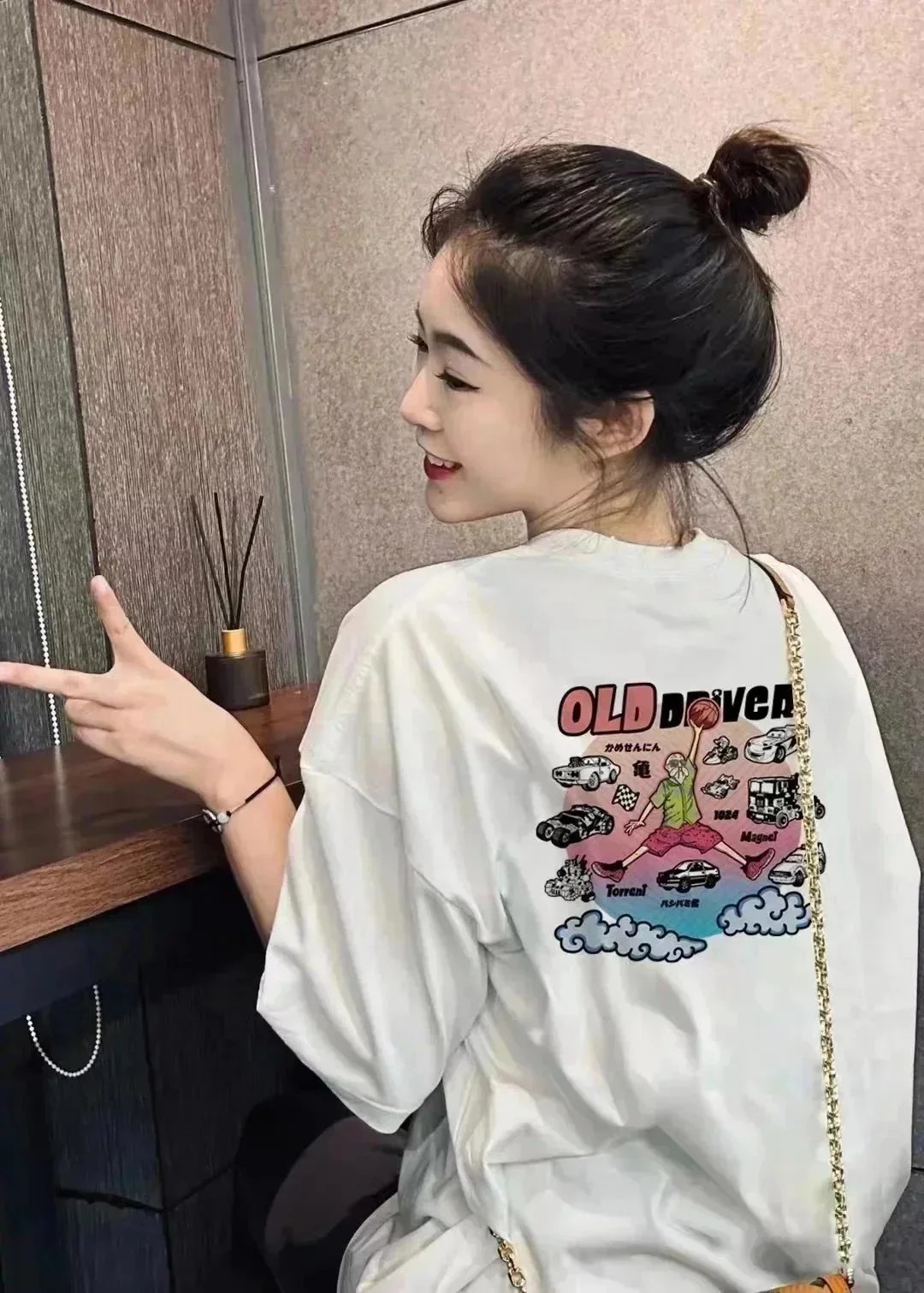 白色老人篮球002
