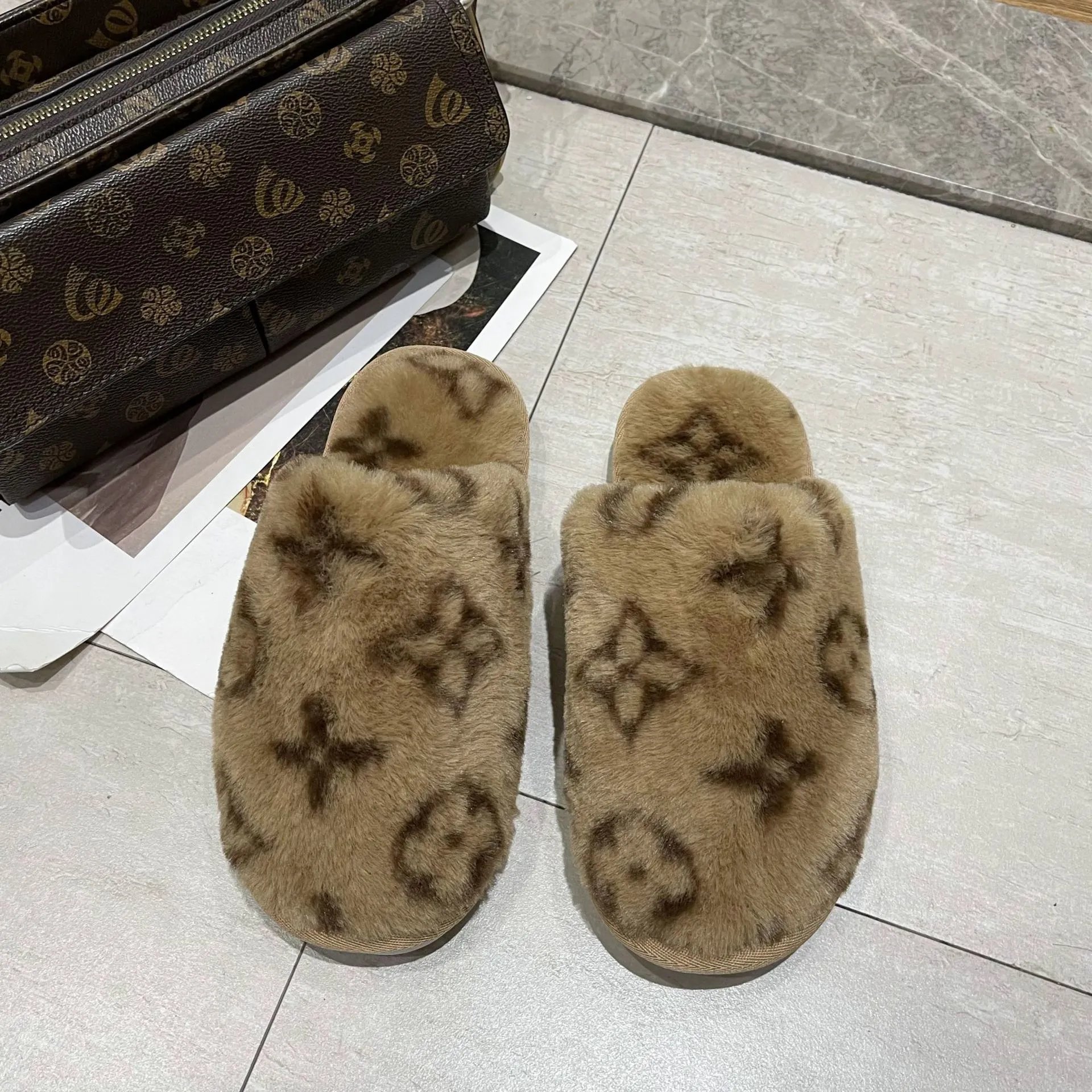 咖啡色
