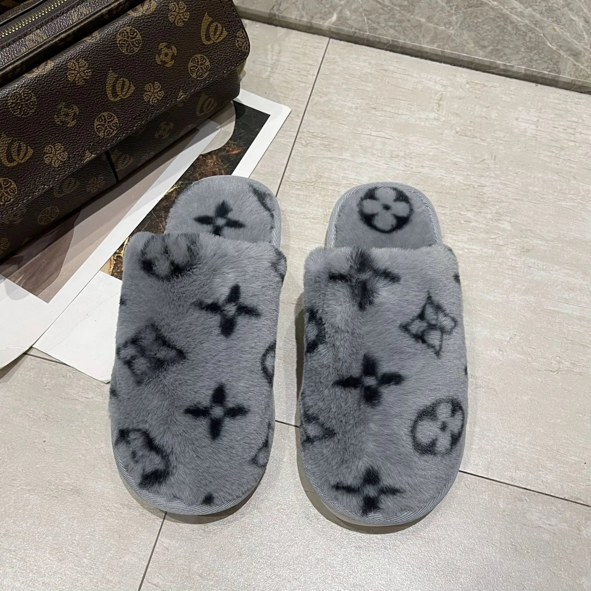 灰色